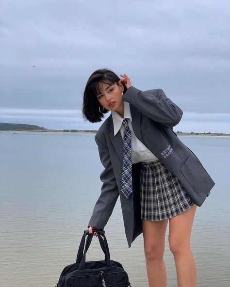 Fashion Inspo Casual, 사진 촬영 포즈, School Fashion, Looks Style, Fashion Poses, Looks Vintage, Aesthetic Outfits, School Outfits, Preppy Style