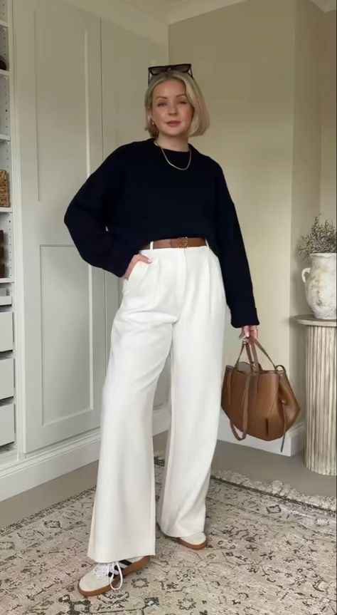 Wide Leg Winter White Pants, White Pant Fall Outfit, White Shirt Outfit Autumn, Outfit Jean Blanc, Pallazo Outfits, Aritzia Effortless Pant Outfit, Effortless Pants Aritzia Outfit, White Jeans Outfit Winter, White Trousers Outfit