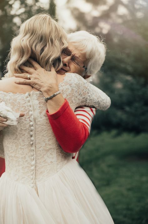 Grandma And Bride Photos, Grandparents Wedding, Bridesmaids Photography, Bride Wedding Photos, Grandmother Granddaughter, Interracial Wedding, Chic Vintage Brides, Bride Pictures, Funny Wedding Photos