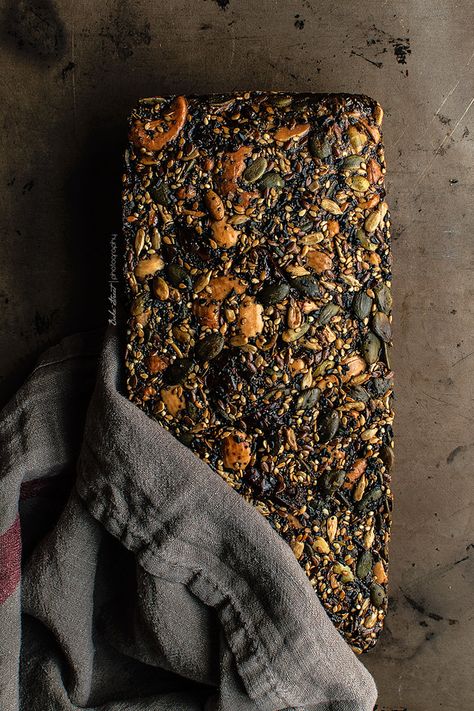 Nordic Recipe, Seed Bread, Healthy Bread, Nut Bread, Pan Bread, Roasted Almonds, Stone Age, Bread Recipes Homemade, Artisan Bread