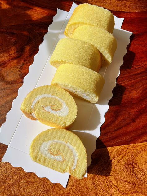 Chiffon Cake Roll Recipe, Softest Cake Roll, How To Make Roll Cake, Japanese Chiffon Cake Recipes, Best Swiss Roll Cake Recipe, Chiffon Cake Flavors, How To Make Cake Roll, Chiffon Roll Cake, Soft Cakes Recipes