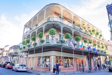 There is so much more to New Orleans than parties, booze, and beads. Check out this travel guide focused on couple's travel for 3 days in New Orleans Best Hotels In Vegas, Weekend In New Orleans, New Orleans Travel Guide, New Orleans Vacation, Couples Weekend, Las Vegas Resorts, New Orleans Travel, Vacation Days, Las Vegas Trip