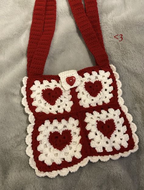 Heart Crochet Bag, Red And White Crochet, Pixel Crochet, Small Crochet, Crochet Design Pattern, Valentines Ideas, Kawaii Crochet, Crochet Inspo, Cream Soda