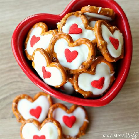 Pretzel Hearts, Keto Valentines, White Chocolate Pretzels, Valentines Recipes Desserts, Six Sisters Stuff, Low Carb Cheesecake, Valentine Desserts, Chocolate Pretzels, No Bake Snacks