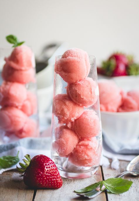 Strawberry rose sorbet Rose Recipes Desserts, Summer Wedding Drinks, Rose Sorbet, Granitas, Strawberry Rose, Strawberry Roses, Dessert Photography, Ice Cream Sorbet, Classic Cake