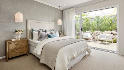 Hamptons Bedroom Master Suite, Main Bedroom Ideas Master Suite, Hamptons Style Bedrooms, Hamptons Bedroom, Master Suite Bedroom, Private Courtyard, Beach House Bedroom, Calming Bedroom, Bedroom Wallpaper