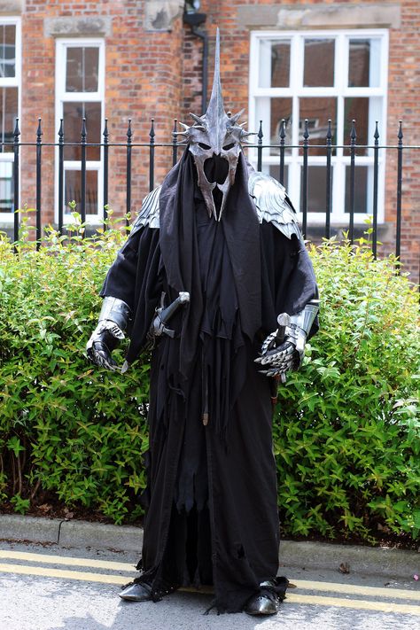 Witch King Cosplay, Lotr Nazgul, Lotr Cosplay, Witch King Of Angmar, Witch King, King Costume, Tree Textures, A Halloween Costume, Halloween Party Costumes