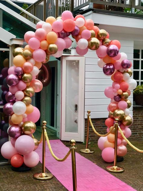 Balloon Arch Around Door, Balloon Arch Entryway, Balloon Entryway, Prom Balloon Arch, Ballon Arch Design, Prom Balloons, Balloon Archway, Deco Ballon, Balloon Arrangements