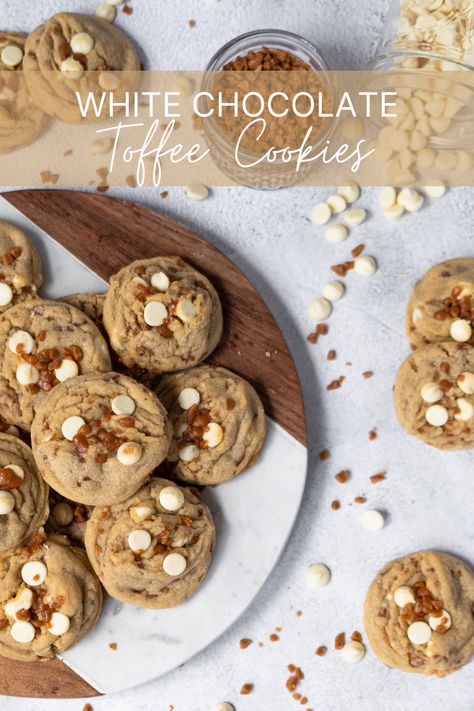 The BEST chewy White Chocolate Cookies! Made with brown butter and loaded with toffee bits! Chocolate Toffee Cookies, White Chocolate Toffee, Toffee Cookie Recipe, Salted Toffee, Brown Butter Cookies, Toffee Cookies, Soft Chocolate Chip Cookies, Double Chocolate Chip Cookies, White Chocolate Cookies