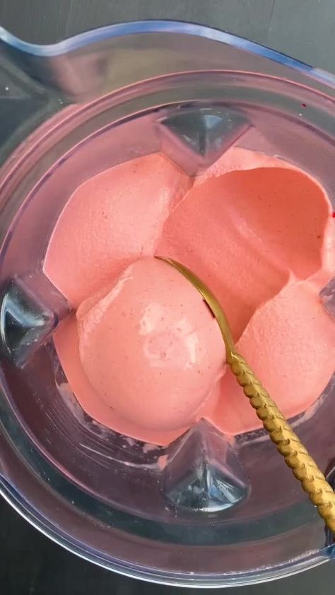 Bowl Recipes Easy, Resep Smoothie, Smoothie Drink Recipes, Easy Smoothie Recipes, Tasty Baking, Healthy Drinks Recipes, Strawberry Ice Cream, Fruit Smoothie Recipes, Fun Baking Recipes