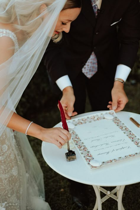 Newly weds are signing marriage certificate with real ink! Wedding in Italy, Tuscan wedding Signing Marriage License Photography, Marriage License Photo Ideas, Officiant Speech, Register Marriage, Wedding Officiant Speech, Home Wedding Ideas, Ceremony Pictures, Wedding License, Church Photos