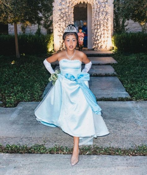 Famous People Costumes, North West Outfits, Halloween Inspired Outfits, Tiana Costume, Kim Kardashian And North, Baddie Dresses, Cute Homecoming Proposals, Tiana Dress, Cute Group Halloween Costumes