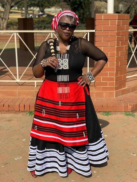 Xhosa Traditional Aprons, Smart Casual Women Jeans, Long Gold Skirt, Makoti Attire, Xhosa Traditional Dresses, Xhosa Culture, Xhosa Traditional Attire, Traditional Aprons, Wedding Dresses Traditional