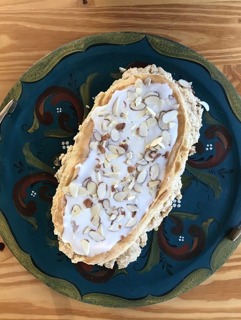 Lauren's Family Kringle -- Swedish Kringle (or Danish or Norwegian depending on the baker)! Pretzel Shape, High Altitude Baking, Norwegian Food, Scandinavian Food, Baking Business, Family Recipe, Sliced Almonds, Guest Post, North Dakota