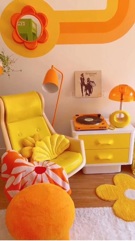 Painting Ideas Retro, Bedroom Painting Ideas, Bedroom Color Ideas, Bedroom Paint Ideas, Groovy Room, 70s Room, Yellow Kitchen Cabinets, Funky Bedroom, Funky Room