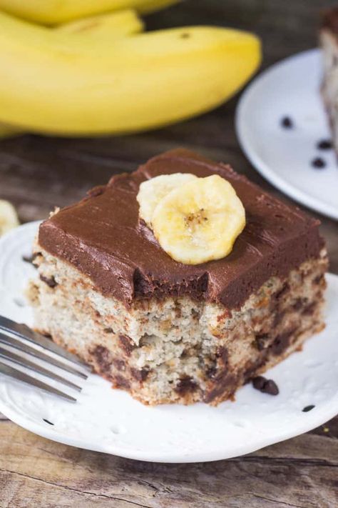 This Chocolate Chip Banana Cake with Chocolate Frosting is filled with big banana flavor, super moist & dotted with chocolate chips! The best way to use up those brown bananas! Banana Cake Frosting, Snacking Cakes, Banana Chocolate Chip Cake, Banana Cake Recipe Easy, Milkshake Recipe Chocolate, Big Banana, Cake With Chocolate Frosting, Banana Chocolate Chip Cookies, Kid Foods