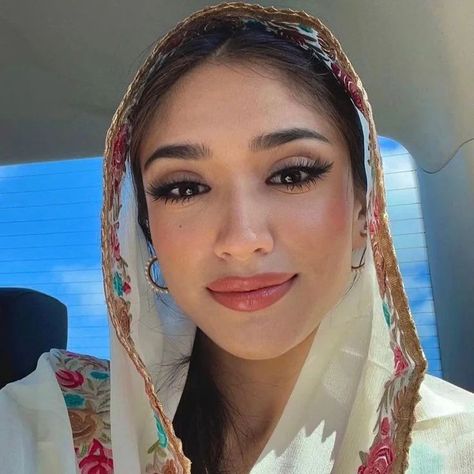 Eid Makeup Look Pakistani, Punjabi Makeup Looks, Eid Makeup Look Simple, Eyeshadow Looks Indian, Desi Girl Makeup, Punjabi Makeup, Desi Makeup Looks, Muslim Makeup, Desi Makeup