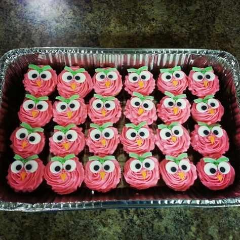 Pink Owl cupcakes Cupcakes Ladybug, Cinderella Cakes, Cakes Creative, Ladybug Cakes, Art Recipes, Fruit Platters, Owl Cakes, Fruit Trays, Owl Cupcakes