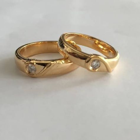 Wedding Rings Platinum, Handmade Bands, Engagement Rings Gold, Fashion Jewelry Necklaces Gold, Mens Wedding Rings Gold, Gold Stacking Rings Wedding, Heart Shaped Engagement Rings, Couple Ring Design, Heart Shaped Ring