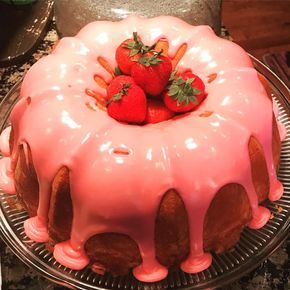 Strawberry Cream Cheese Pound Cake, Cheese Pound Cake Recipe, Cream Cheese Pound Cake Recipe, Cheese Pound Cake, Strawberry Pound Cake, Cream Cheese Pound Cake, Strawberry Cake Recipes, Pound Cake Recipe, Pound Cake With Strawberries