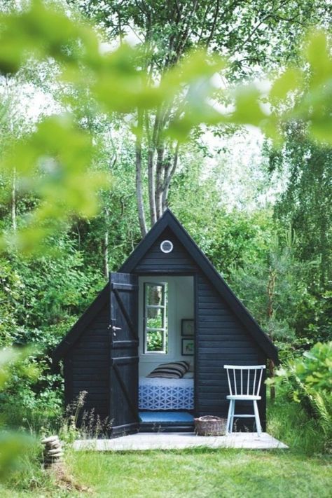 Backyard Studio Shed, Shed Remodel, Design Decor Ideas, She Shed Decor, Black Cabin, Shed Decor, Studio Shed, Cheap Sheds, Large Sheds