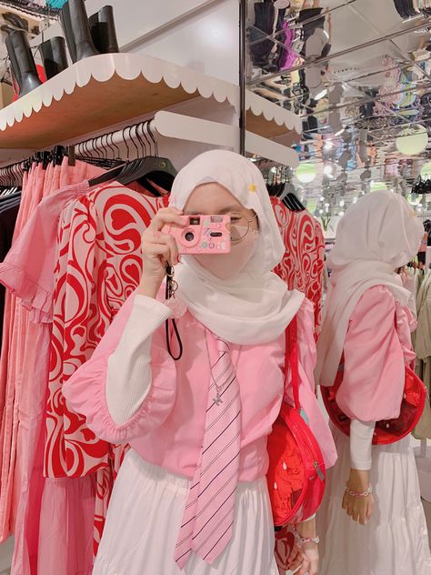 Pink Hijabi Outfits Aesthetic, Hijabi Cute Outfits, Hijabi Kawaii Outfits, Kawaii Hijab Outfit, Outfit Pink Hijab Casual, Pink Hijabi Outfits, Pink Modest Outfits, Pastel Pink Outfits Aesthetic, Pink Outfit Hijab