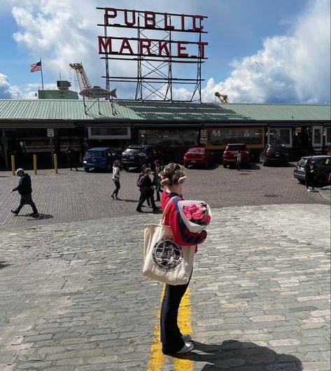 Pikes Place, Outfit Inspo Spring, Public Market, Pike Place, Inspo Pics, Pic Pose, Instagram Pose, Trotter, Poses For Pictures