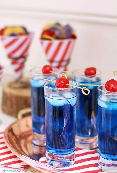 Blue Party Ideas, Curacao Cocktail, Blue Alcoholic Drinks, Red White Blue Party, Summer Party Drink, 4th Of July Cocktails, Lime Water, Party Drinks Alcohol, Nautical Themed Party