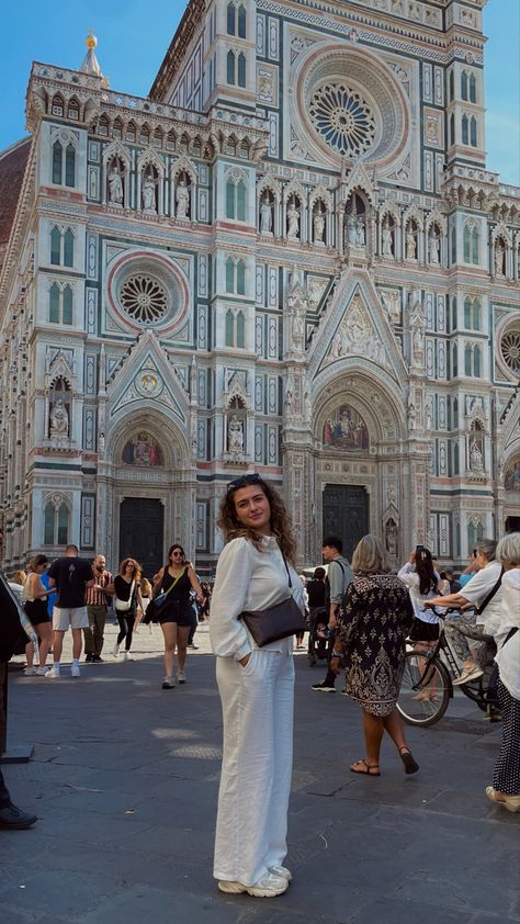 Firenze Photo Ideas, Florence Photo Ideas, Florence Italy Aesthetic, Europe Vibes, Italy Packing, Italy Pictures, Photos Inspo, Pics Inspo, Mediterranean Cruise