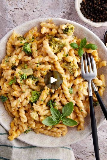 Broccoli Mac And Cheese Baked, Baked Broccoli Mac And Cheese Recipe, Boursin Broccoli Pasta, Cheesy Broccoli Pasta Bake, Boursin Cheese Pasta With Broccoli, Brocoli And Cheese, Cheese Pasta Bake, Mac Cheese Recipes, One Pot Dinners