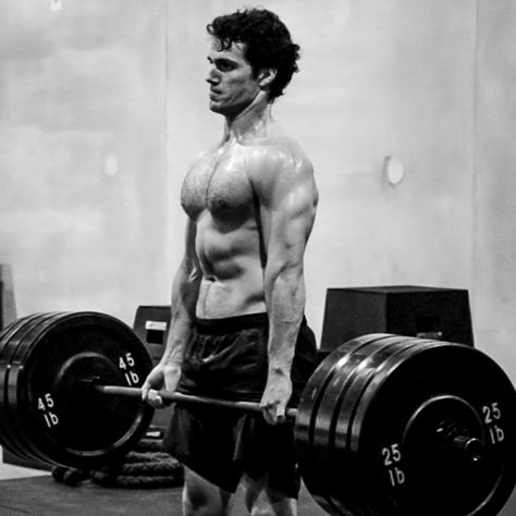 Some of Henry Cavill's accomplishments while training under Mark Twight's direction (as listed in Muscle & Fitness): deadlift of 435, 245 lb push press, 365 lb back squat & 10 sets of 10 in the front squat with 225 lbs. Extraordinary physical accomplishments! Christopher Reeves, Superman Workout, Charles Brandon, Love Henry, Henry Williams, The Tudors, Batman Vs Superman, Mission Impossible, Batman Vs