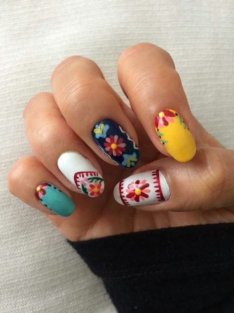 Mexican Gel Nail Designs, Mexico Pedicure Ideas, Mayan Nails, Spanish Inspired Nails, Mexico Nail Art, Mexican Tile Nail Art, Fiesta Nails Designs, Folk Art Nails, Mexican Theme Nails