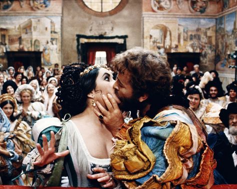 Elizabeth Taylor And Richard Burton, Burton And Taylor, The Taming Of The Shrew, Father Of The Bride Outfit, Taming Of The Shrew, Outfit Country, Richard Burton, Hollywood Photo, Hollywood Cinema