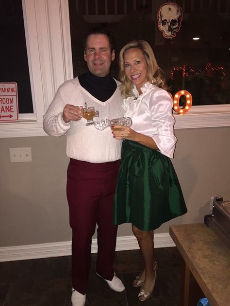 Cousin Eddie and Ellen Griswold Eddie Christmas Vacation, Cousin Eddie Costume, Funny Family Christmas Photos, Christmas Vacation Costumes, Christmas Dinner Outfit, Griswold Christmas Vacation, Tacky Christmas Party, Christmas Vacation Party, Funny Couple Costumes