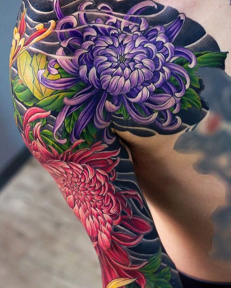 Tattoo Japonais, Gotik Tattoo, Koi Tattoo Sleeve, Bodysuit Tattoos, 42 Tattoo, Hanya Tattoo, Japanese Flower Tattoo, Chrysanthemum Tattoo, Yakuza Tattoo