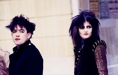 Rpbert Smith & Siouxsie Sioux, 1982. Siouxsie Sioux 80s, New Wave Music, 80s Goth, Siouxsie Sioux, Goth Bands, Goth Subculture, Robert Smith, Punk Rocker, Rock N’roll