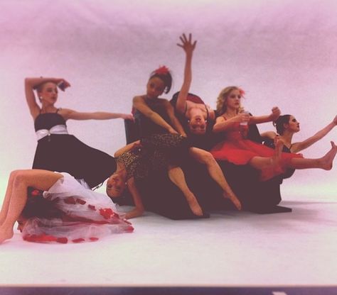 The Last Text photo shoot Dance Moms Photo Shoot, Dance Moms Season 3, Mom Photo Shoots, Dance Moms Group Dances, Dance Moms Memes, Dance Moms Moments, Dance Moms Cast, Mom Challenge, Model Polaroids