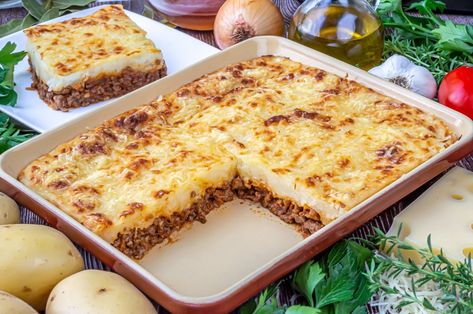 Portuguese Cuisine, Portuguese Recipes, Lasagna, Smoothie Recipes, Beef Recipes, Macaroni And Cheese, Food To Make, Vegan Recipes, Food And Drink