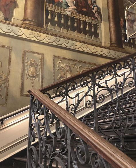 #kensington #darkacademiaaesthetic #stairway #palace Kensington Palace Aesthetic, Kensington Palace Interior, Casey Mcquiston, Modern Royalty, Palace Interior, Royal Aesthetic, Kensington Palace, Journal Inspo, Dark Academia Aesthetic