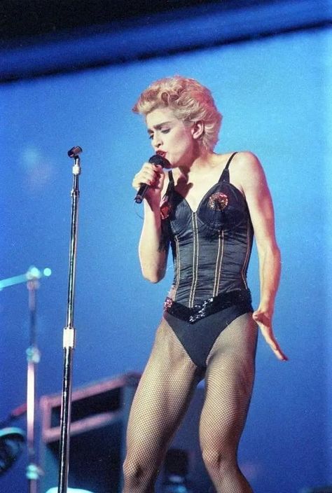 Madonna Body, Mesomorph Body, Madonna Live, Madonna 80s, Madonna Photos, Lady Madonna, Body Types Women, Female Musicians, Girls World