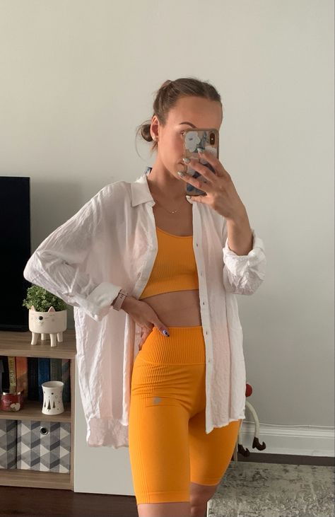 Orange Biker Shorts Outfit, Orange Bike, Pregnant Style, Biker Shorts Outfit, Summer Shorts Outfits, Comfy Outfit, Matching Outfit, Shorts Outfit, Layering Outfits