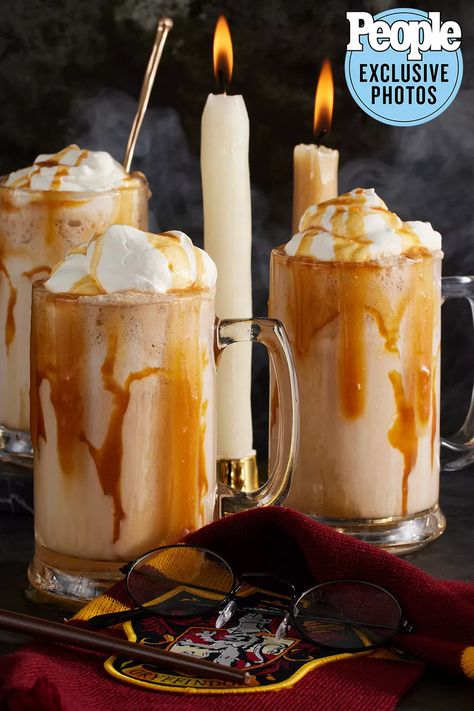 Simple Halloween Recipes, Butterbeer Ice Cream, Homemade Butterbeer, Ice Cream Float Recipes, Harry Potter Butterbeer, Harry Potter Desserts, Harry Potter Snacks, Beer Ice Cream, Spooky Dinner