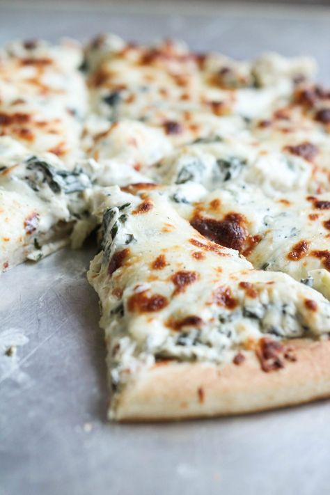 Spinach Artichoke Pizza Recipe - Easy, Delicious Pizza in 22 Mins Spinach Artichoke Pizza, Artichoke Pizza, Spinach Pizza, Six Sisters Stuff, Pizza Recipes Homemade, Spinach Artichoke Dip, Artichoke Dip, Spinach Artichoke, Spinach And Cheese