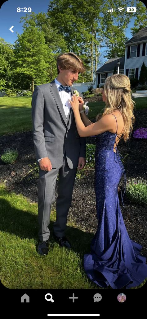 Blue Prom Couple, Blue Long Prom Dresses, Navy Blue Prom Dress, Prom Picture Poses, Navy Prom Dresses, Prom Photoshoot, Prom Dress Inspo, Prom Couples, Prom Poses