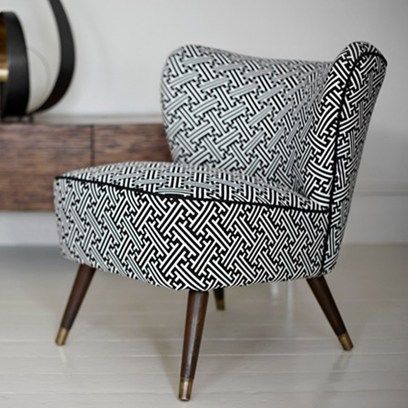 This 1950s cocktail chair has been updated with a monochrome fabric from textile design duo Korla. Small Living Room Colors, Apartment Small Living Room, Small Living Room Ideas Apartment, Stylish Living Room Ideas, Room Ideas Apartment, Living Room Ideas Apartment, Comfortable Accent Chairs, Old Cottage, Modern Flat