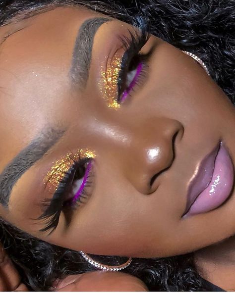 Purple Gold Makeup Look, Purple And Gold Makeup Looks, Purple And Gold Makeup, Glittery Makeup, African Makeup, Maquillage Yeux Cut Crease, Maquillage On Fleek, Drag Make-up, Makeup For Black Skin