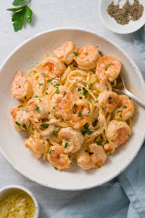 Spaghetti With Seafood, Prawns And Spaghetti, Sea Food Pasta, Prawns Pasta, Spaghetti Shrimp, Spaghetti Seafood, Pasta With Prawns, Creamy Coconut Shrimp, Prawn Spaghetti