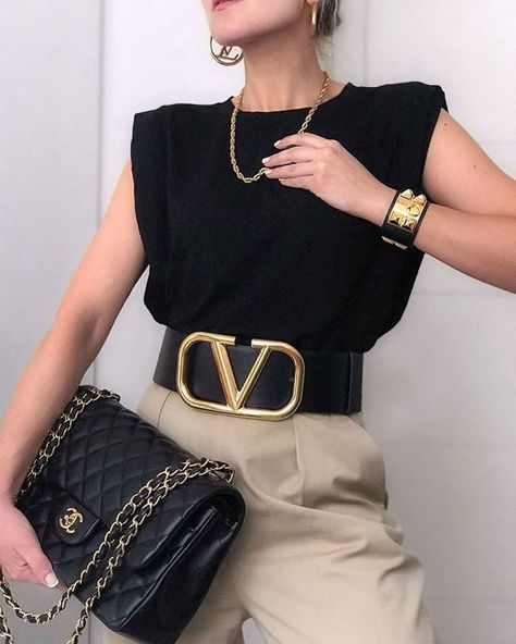 Ghost Outfit, Chanel Backpack, Bags And Purses, Replica Designer Handbags, Fashion Buyer, Dior Handbags, Todays Outfit, Chanel Bags, Mode Fashion