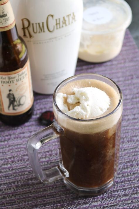 Ice Cream With Coffee, Root Beer Float Recipe, Ice Cream Float Recipes, Beer Cocktail Recipes, Float Recipes, Ice Cream Floats, Beer Float, Jungle Juice, Root Beer Float