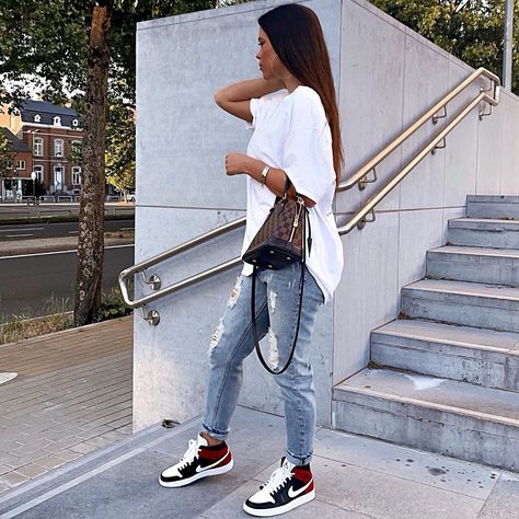 @paulineantxo on Instagram: “Samedi 🚀 Photo 1 ou 2? ❤️ #ootd #potd #outfit #streetstyle” Styling Jordan 1 Outfits Summer, Summer Jordan 1 Outfit, Girly Jordan Outfits, Coach Sneakers Outfit For Women, Outfits With Air Jordan 1 Women, Nike Jordan Air 1 Women Outfit, How To Style Jordans Women, Nike Air Jordan 1 Outfit Women, Jordans Women Outfit